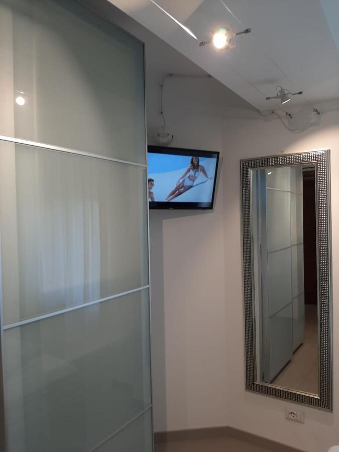 Appartamento GIOIOSA 1 con ampio terrazzo e vista Lago Belgirate Esterno foto