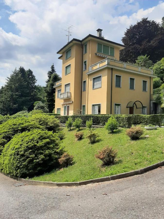 Appartamento GIOIOSA 1 con ampio terrazzo e vista Lago Belgirate Esterno foto