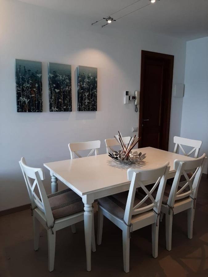 Appartamento GIOIOSA 1 con ampio terrazzo e vista Lago Belgirate Esterno foto