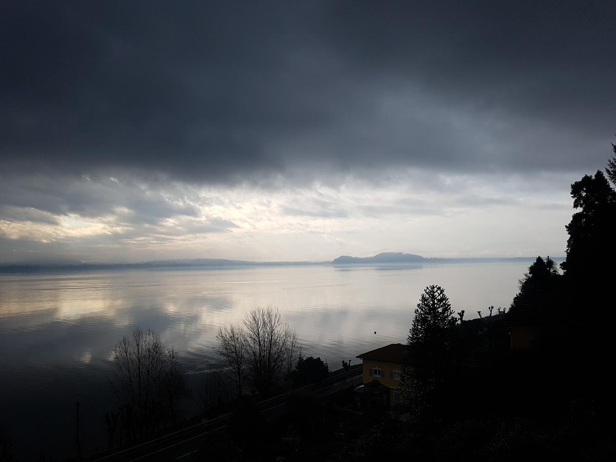 Appartamento GIOIOSA 1 con ampio terrazzo e vista Lago Belgirate Esterno foto