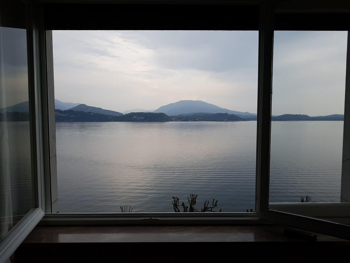 Appartamento GIOIOSA 1 con ampio terrazzo e vista Lago Belgirate Esterno foto